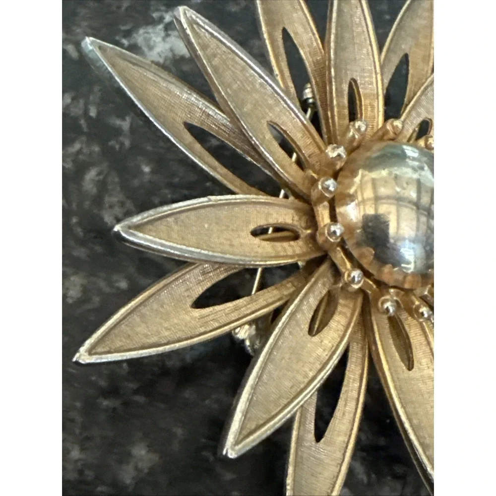 VTG Gold Tone Sunburst Starburst Flower Brooch Large Statement Pin